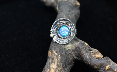 silver 925 ring with Opal stone.